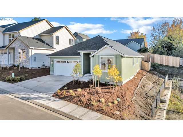 996 E RORK Ct, Newberg, OR 97132