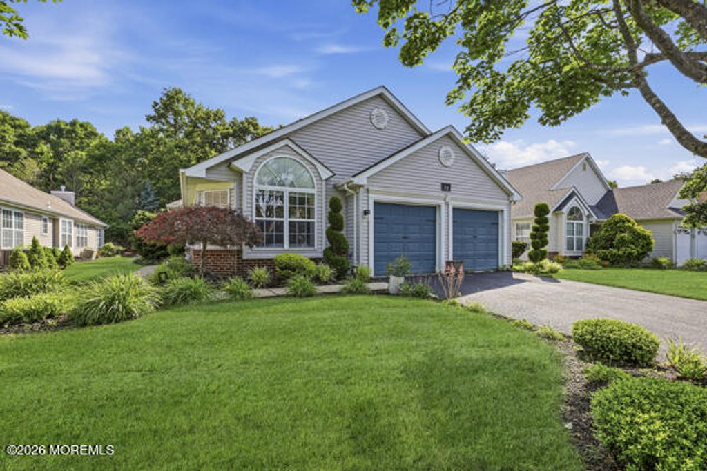 70 Rosewood Drive, Lakewood, NJ 08701