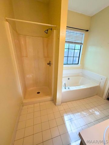 6021 WOODRUN Court, Montgomery, AL 36117