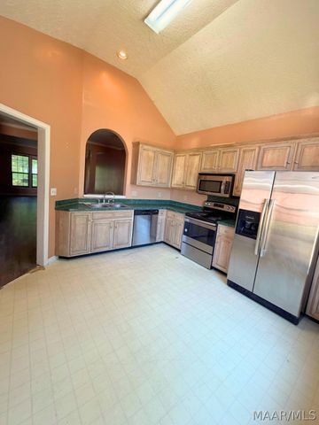 6021 WOODRUN Court, Montgomery, AL 36117