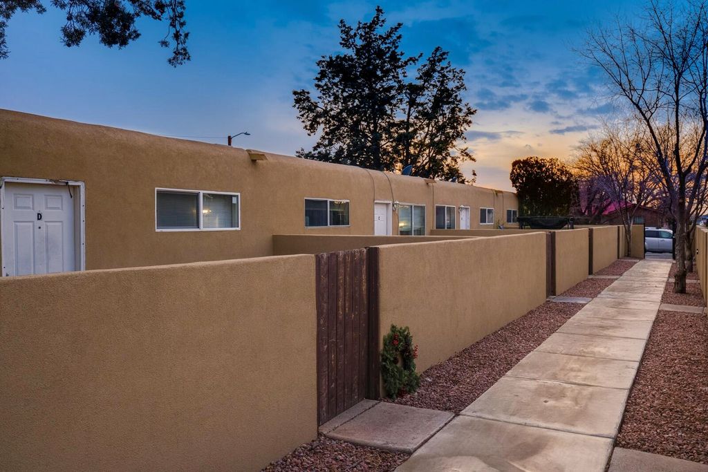 512 Mesilla Street SE, Albuquerque, NM 87108