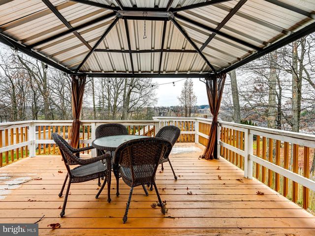 209 FOREST HILLS RD, Red Lion, PA 17356