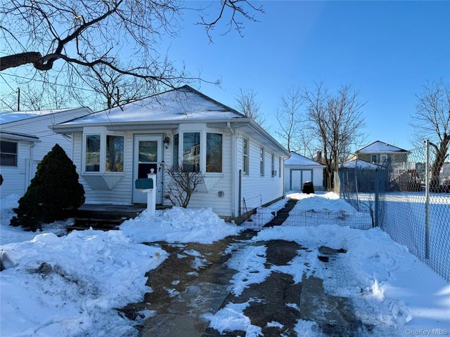 3 Sperry Street W, East Rockaway, NY 11518