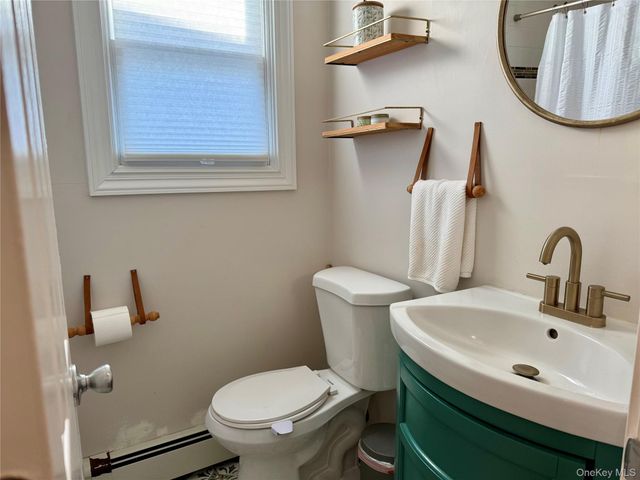 3 Sperry Street W, East Rockaway, NY 11518