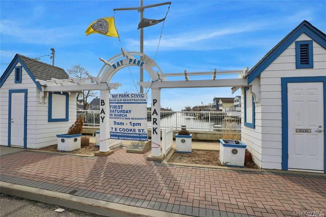 3 Sperry Street W, East Rockaway, NY 11518