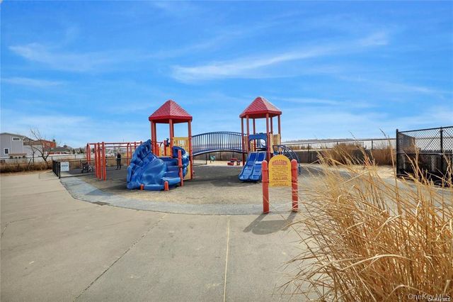 3 Sperry Street W, East Rockaway, NY 11518