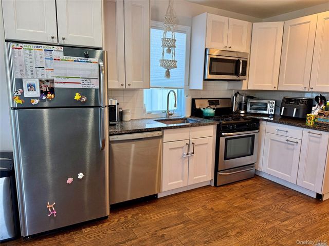 3 Sperry Street W, East Rockaway, NY 11518