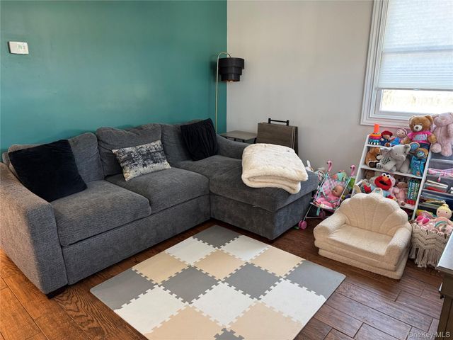 3 Sperry Street W, East Rockaway, NY 11518