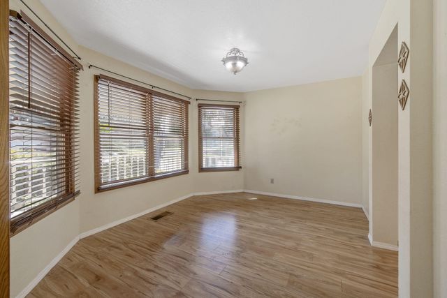 144 E Parkview Avenue, Visalia, CA 93277