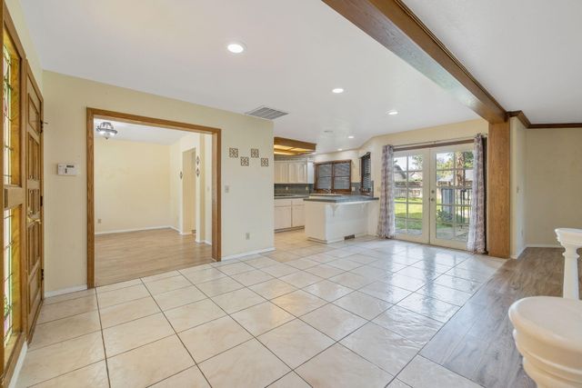 144 E Parkview Avenue, Visalia, CA 93277