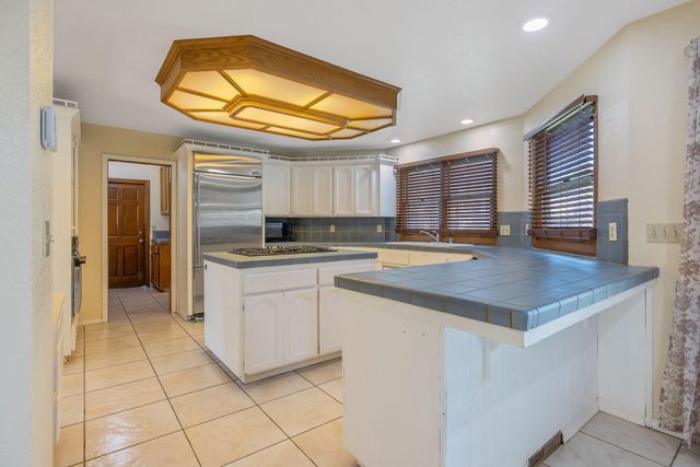 144 E Parkview Avenue, Visalia, CA 93277