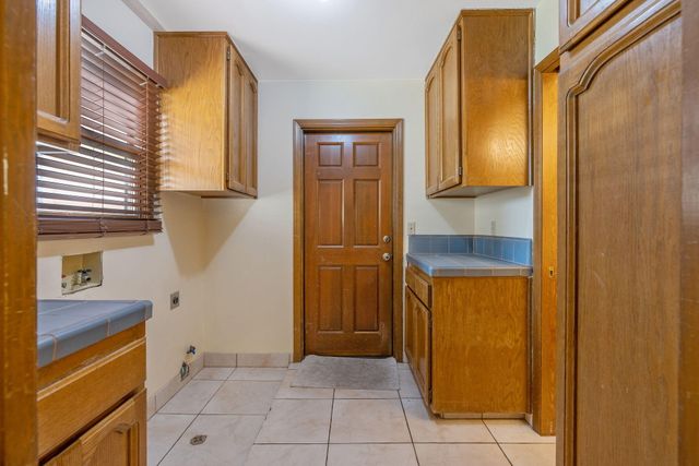 144 E Parkview Avenue, Visalia, CA 93277