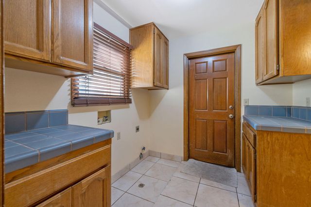 144 E Parkview Avenue, Visalia, CA 93277