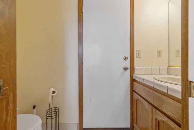 144 E Parkview Avenue, Visalia, CA 93277