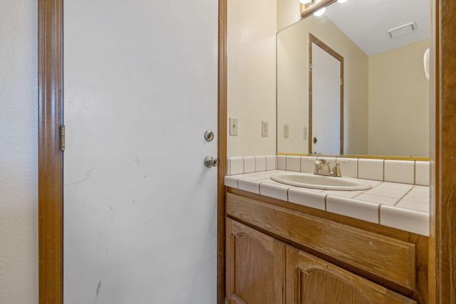 144 E Parkview Avenue, Visalia, CA 93277