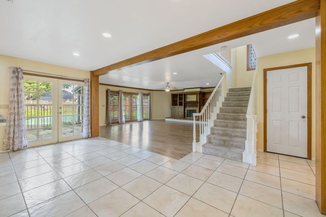 144 E Parkview Avenue, Visalia, CA 93277