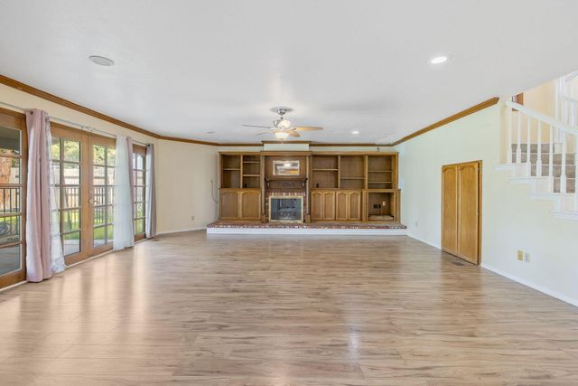 144 E Parkview Avenue, Visalia, CA 93277