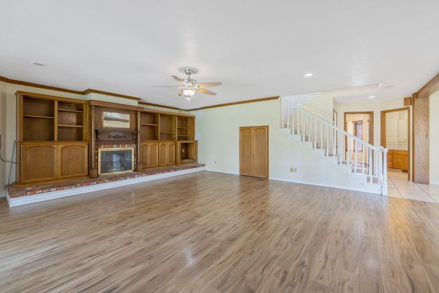 144 E Parkview Avenue, Visalia, CA 93277