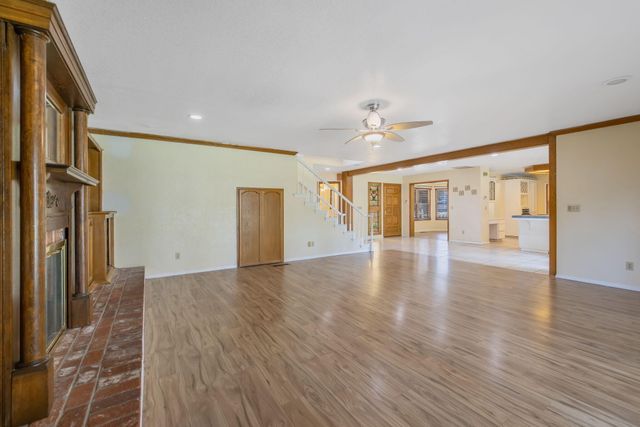 144 E Parkview Avenue, Visalia, CA 93277