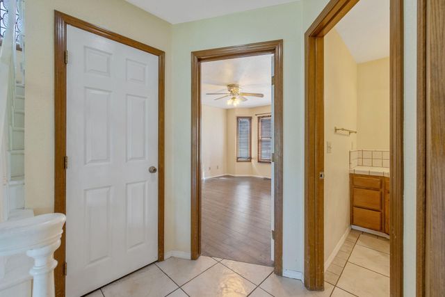 144 E Parkview Avenue, Visalia, CA 93277