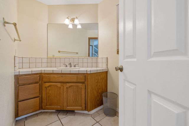 144 E Parkview Avenue, Visalia, CA 93277