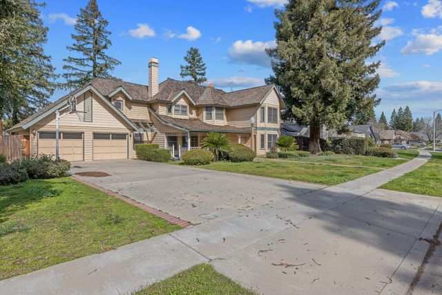 144 E Parkview Avenue, Visalia, CA 93277