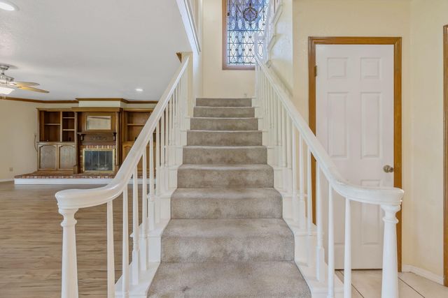 144 E Parkview Avenue, Visalia, CA 93277