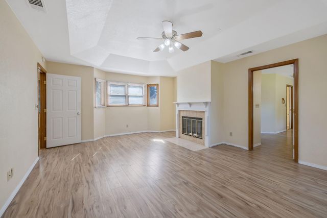 144 E Parkview Avenue, Visalia, CA 93277