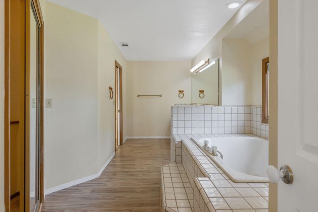 144 E Parkview Avenue, Visalia, CA 93277