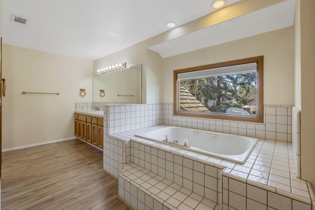 144 E Parkview Avenue, Visalia, CA 93277