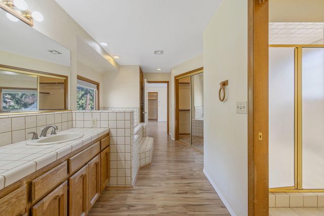 144 E Parkview Avenue, Visalia, CA 93277