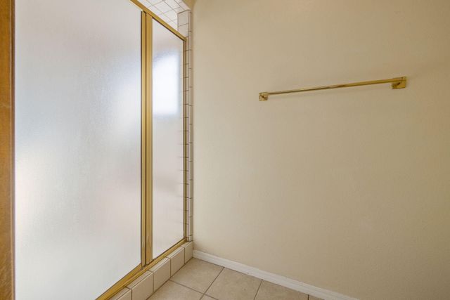 144 E Parkview Avenue, Visalia, CA 93277