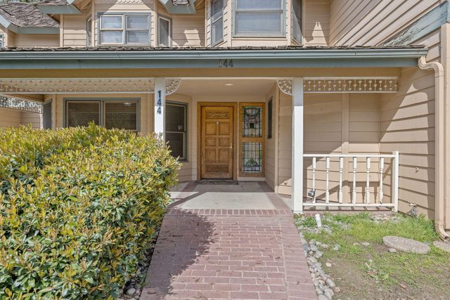144 E Parkview Avenue, Visalia, CA 93277