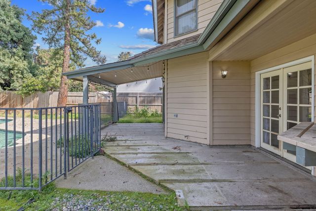 144 E Parkview Avenue, Visalia, CA 93277