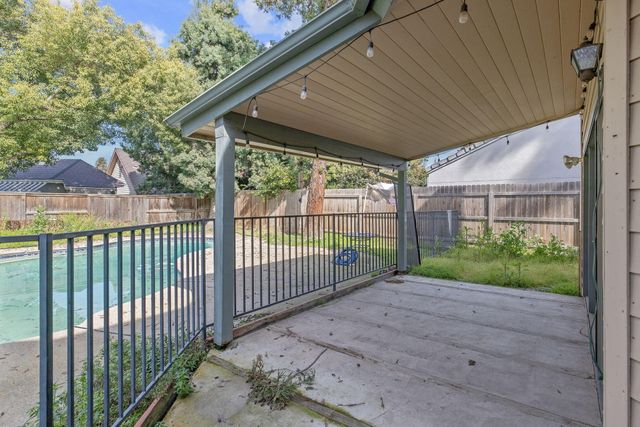 144 E Parkview Avenue, Visalia, CA 93277