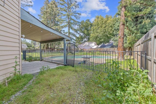 144 E Parkview Avenue, Visalia, CA 93277