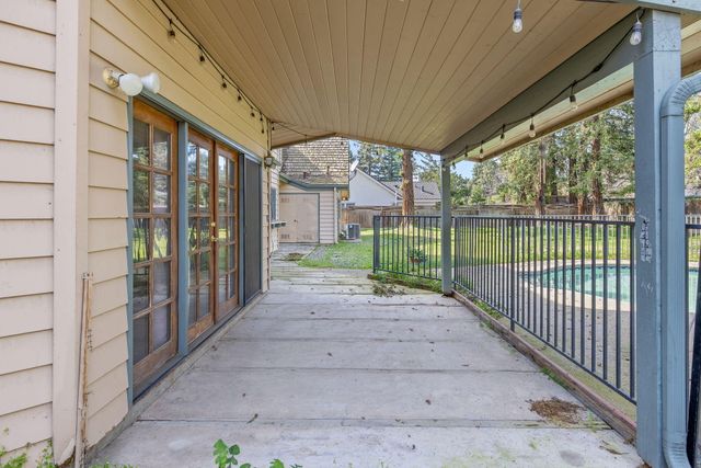 144 E Parkview Avenue, Visalia, CA 93277