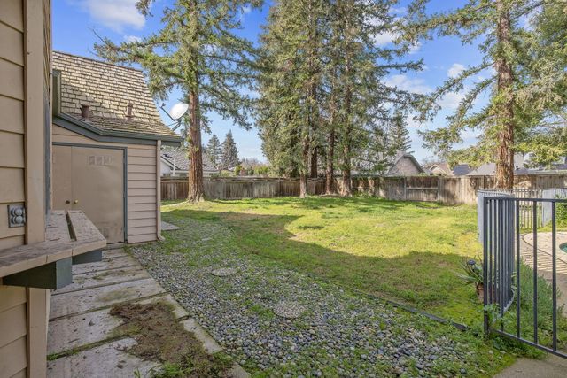 144 E Parkview Avenue, Visalia, CA 93277