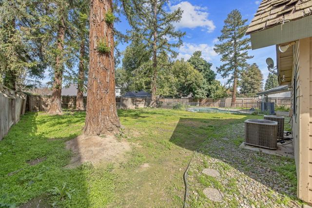 144 E Parkview Avenue, Visalia, CA 93277