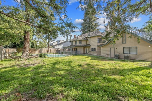 144 E Parkview Avenue, Visalia, CA 93277