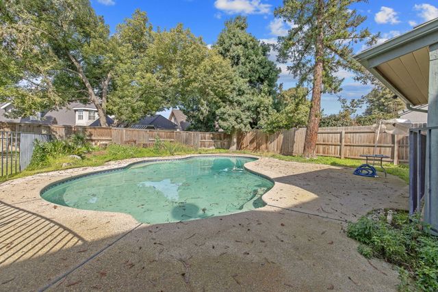 144 E Parkview Avenue, Visalia, CA 93277