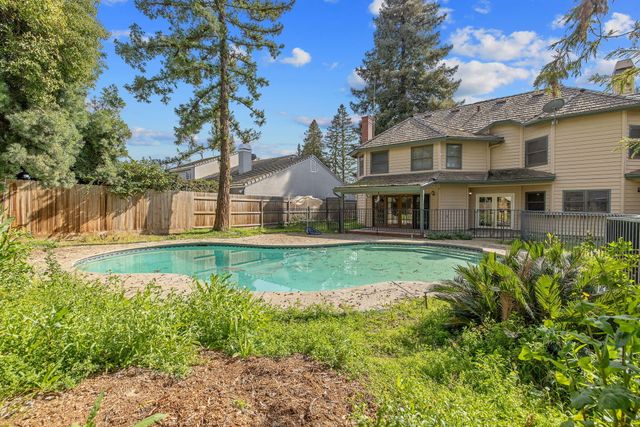 144 E Parkview Avenue, Visalia, CA 93277