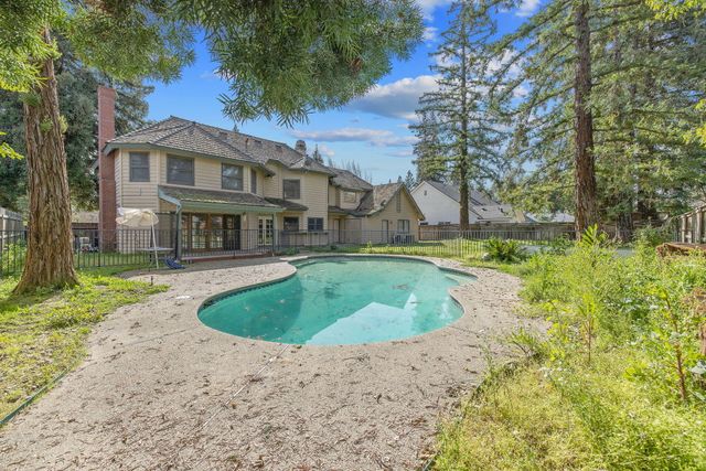 144 E Parkview Avenue, Visalia, CA 93277