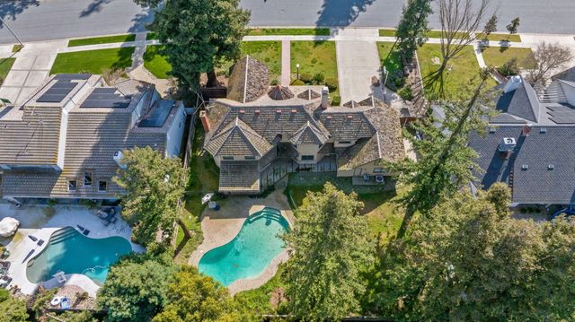 144 E Parkview Avenue, Visalia, CA 93277