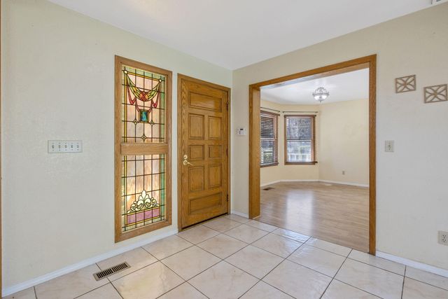 144 E Parkview Avenue, Visalia, CA 93277