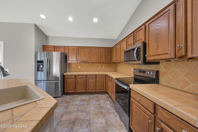 62060 E Valley Crest Court, Tucson, AZ 85739