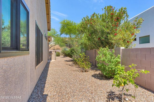 62060 E Valley Crest Court, Tucson, AZ 85739