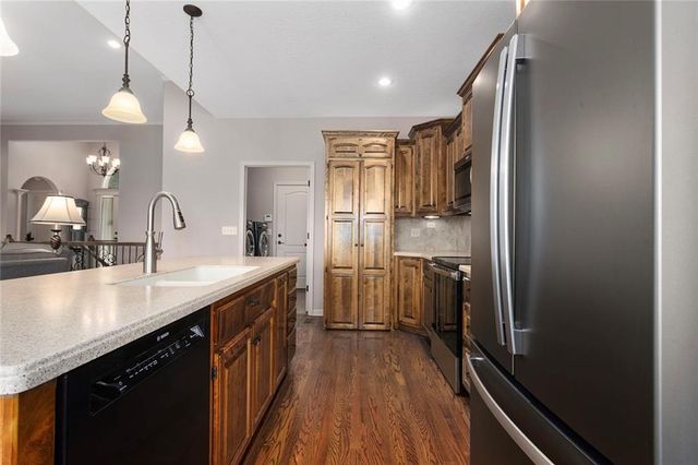 901 SW Olympia Court, Lee's Summit, MO 64082