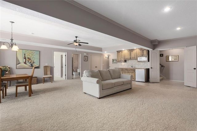 901 SW Olympia Court, Lee's Summit, MO 64082