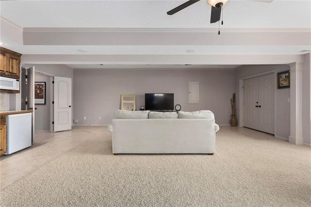 901 SW Olympia Court, Lee's Summit, MO 64082